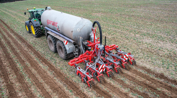 Aplikator gnojowicy do uprawy pasowej (Strip-till)