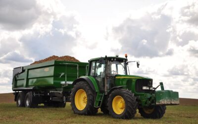 Ciągnik a&nbsp;traktor – na&nbsp;czym polega różnica?
